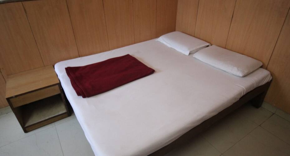 Sri Balaji Paradise Deluxe Lodge, Bangalore 4